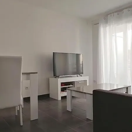 Bright 45m In A Lively Area *