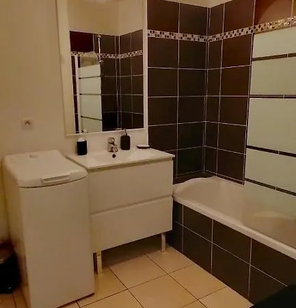 Bright 45m In A Lively Area * Niza