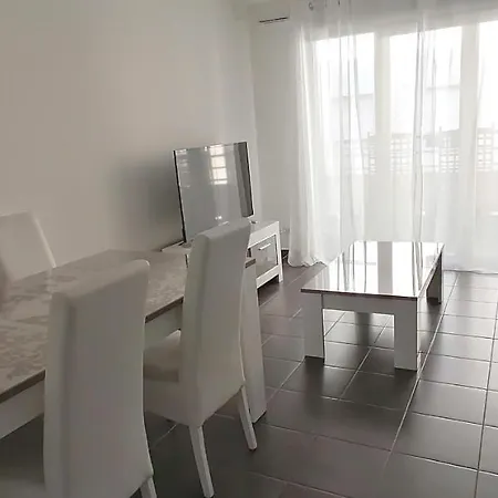 Apartment Bright 45m In A Lively Area